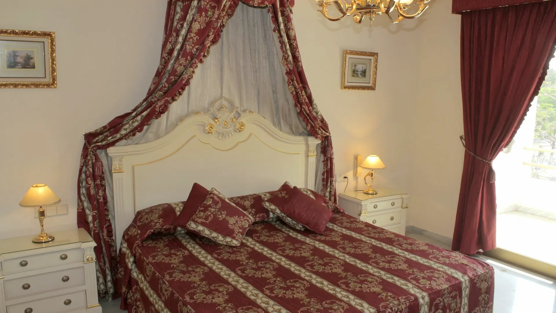 Riyadh House Marbella 0*,  Spain